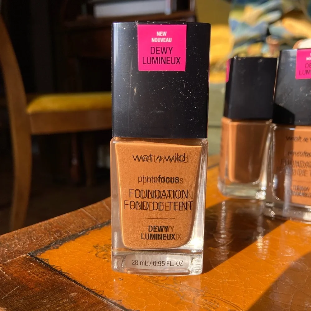 LOT OF 5 - Brand New Unopened Wet n Wild Foundation - Picture 3 of 6